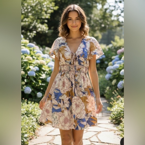 Band Of The Free Dresses & Skirts - NWT B.O.G Band Of The Free Women’s Medium Blue Floral Short Sleeve Mini Dress M